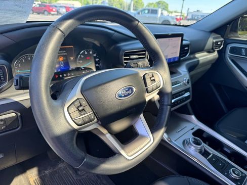 Used 2023 Ford Explorer XLT w/ Equipment Group 202A AWD/4WD image 8
