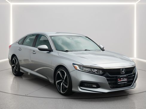 Used 2018 Honda Accord Sport image 5