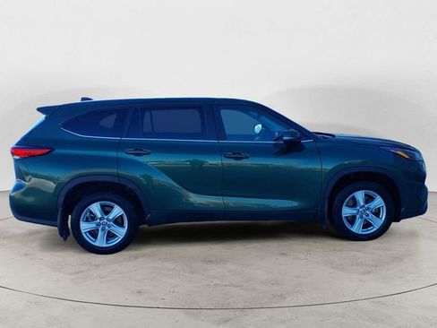 Used 2023 Toyota Highlander LE AWD/4WD image 6