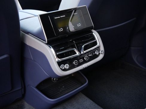 New 2025 Bentley Bentayga Extended Wheelbase image 22