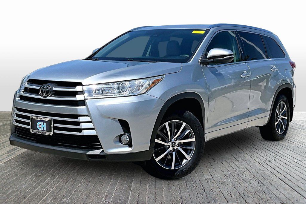 Used 2017 Toyota Highlander XLE AWD/4WD image 3