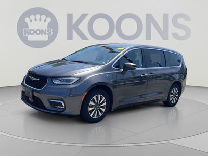 Used 2023 Chrysler Pacifica Touring-L