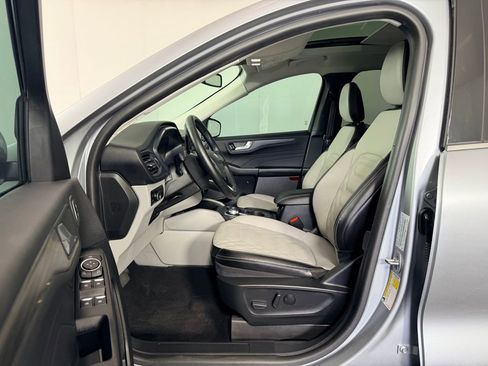 Used 2023 Ford Escape Platinum w/ Premium Technology Package image 24