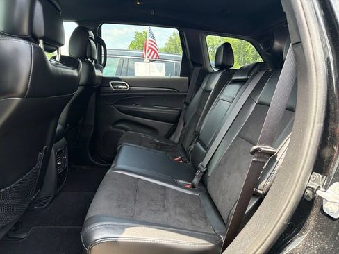 Used 2019 Jeep Grand Cherokee Laredo w/ Laredo X Package AWD/4WD image 8