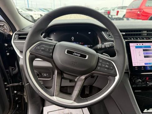 Used 2023 Jeep Grand Cherokee L Limited w/ Black Appearance Package image 25