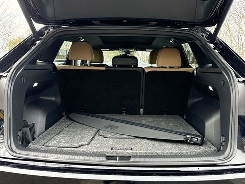 Used 2024 Volkswagen Atlas Cross Sport SE w/ Panoramic Sunroof Package image 26