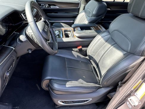 Used 2025 Jeep Grand Wagoneer 4WD image 10