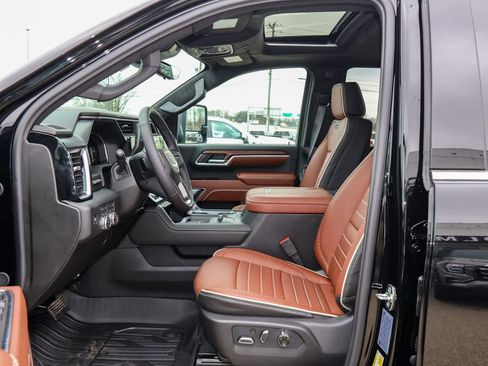 New 2026 GMC Sierra 3500 Denali Ultimate image 9