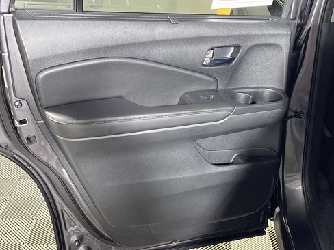 Used 2016 Honda Pilot Touring image 19