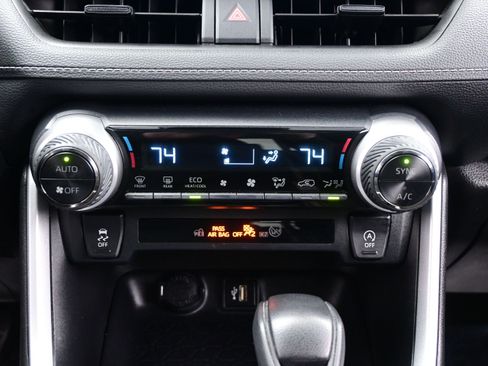 Used 2024 Toyota RAV4 XLE FWD image 20