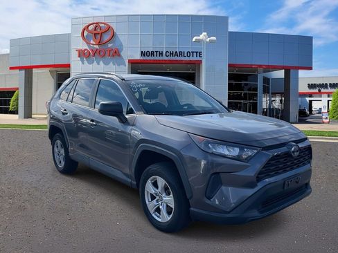 Used 2020 Toyota RAV4 LE image 3
