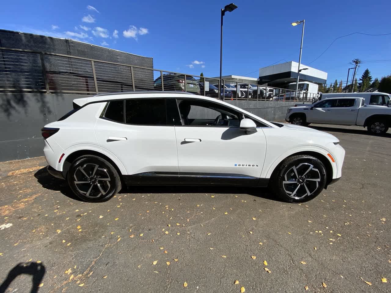 Used 2024 Chevrolet Equinox EV LT FWD image 7