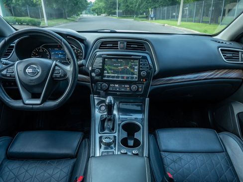 Used 2017 Nissan Maxima Platinum FWD image 17
