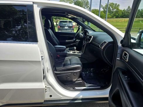 Used 2015 Jeep Grand Cherokee Limited w/ Luxury Group II image 17