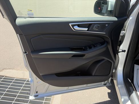 Used 2019 Ford Edge Titanium w/ Equipment Group 301A AWD/4WD image 16