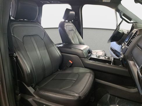 Used 2019 Ford Expedition Limited w/ Equipment Group 302A AWD/4WD image 11