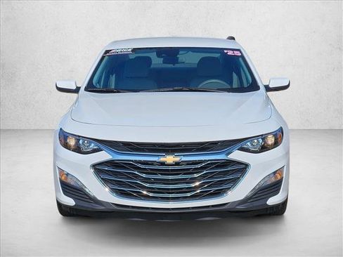 Used 2025 Chevrolet Malibu LT FWD image 2