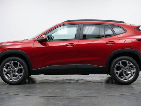 Used 2025 Chevrolet Trax LT FWD image 5
