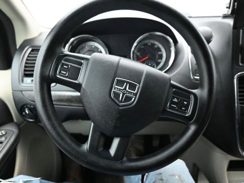 Used 2016 Dodge Grand Caravan SXT image 13