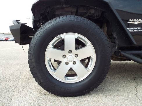 Used 2010 Jeep Wrangler Unlimited Sahara image 9