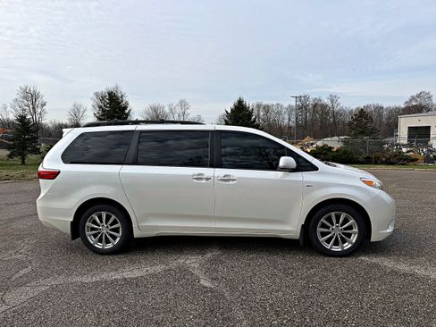 Used 2016 Toyota Sienna XLE w/ Outdoor Package image 8