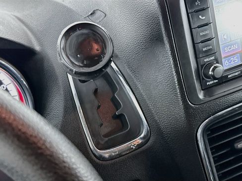 Used 2018 Dodge Grand Caravan SE w/ UConnect Hands-Free Group FWD image 18