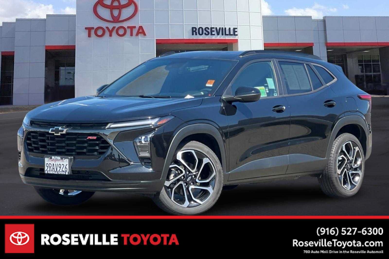Used 2024 Chevrolet Trax RS w/ Sunroof Package FWD image 1