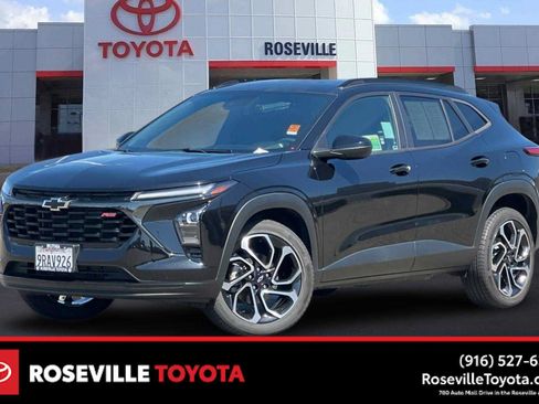 Used 2024 Chevrolet Trax RS w/ Sunroof Package FWD image 1