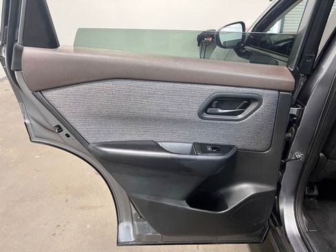 Used 2023 Nissan Rogue S image 19