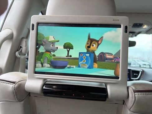 Used 2017 Chrysler Pacifica Limited image 18