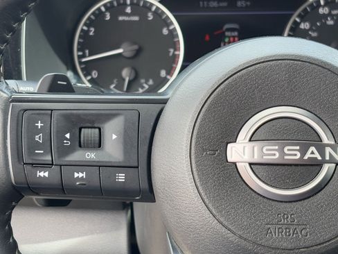 Used 2025 Nissan Pathfinder SV FWD image 19