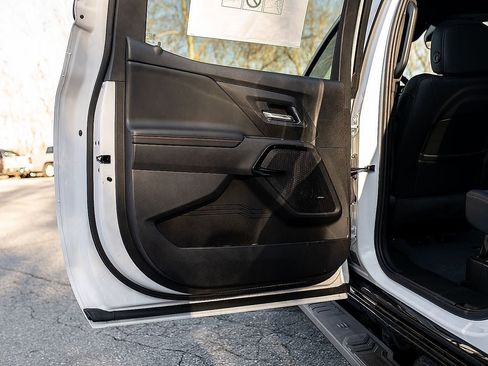 New 2024 Chevrolet Silverado EV RST image 19