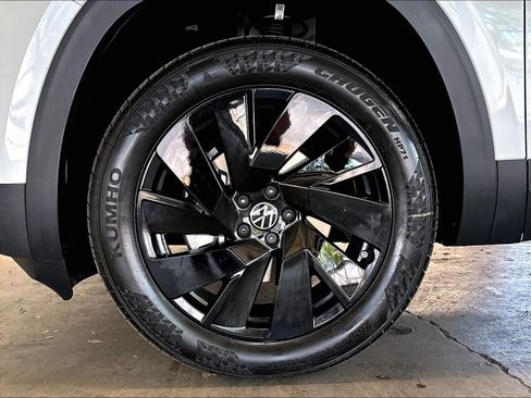 New 2026 Volkswagen Atlas Cross Sport SE AWD/4WD image 12