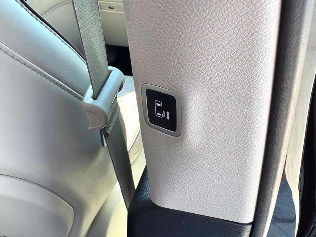Used 2020 Chrysler Pacifica Limited FWD image 25