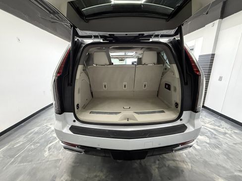 Used 2023 Cadillac Escalade Premium Luxury Platinum image 11