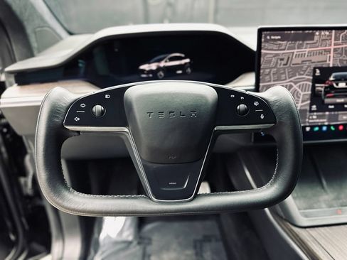 Used 2023 Tesla Model X AWD/4WD image 31