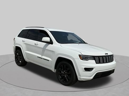 Used 2022 Jeep Grand Cherokee Laredo X RWD image 14