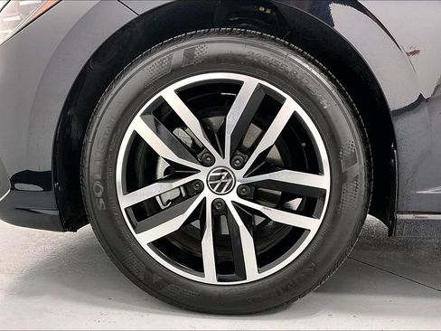 Used 2025 Volkswagen Jetta SE FWD image 10