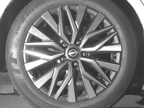 Used 2025 Nissan Altima 2.5 SV FWD image 15