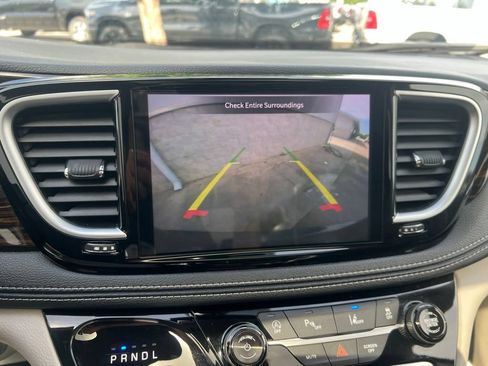 Certified 2023 Chrysler Pacifica Limited FWD image 39
