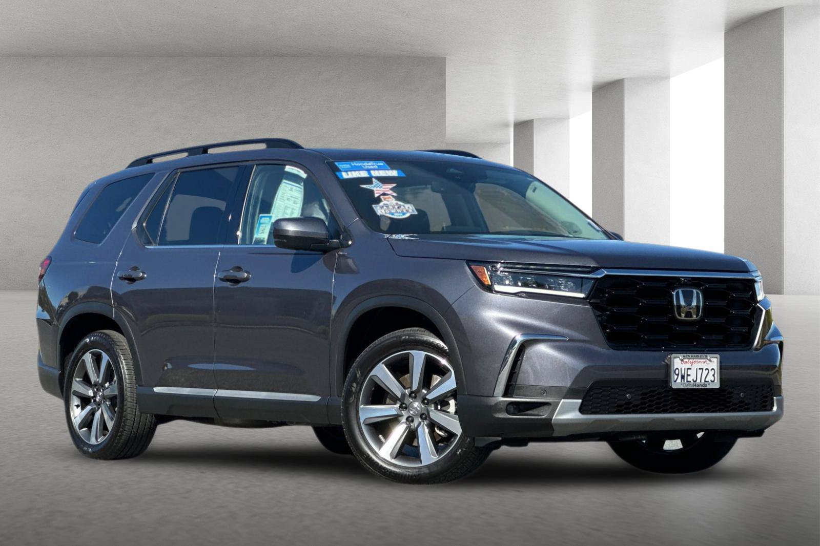 Used 2025 Honda Pilot Elite image 1