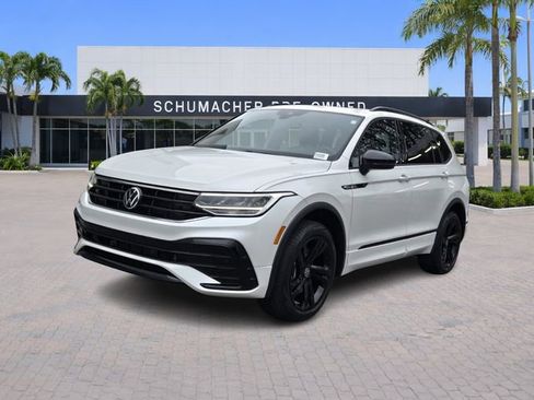 Certified 2023 Volkswagen Tiguan SE R-Line FWD image 3