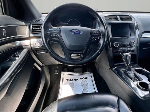 Used 2019 Ford Explorer XLT w/ Equipment Group 202A FWD image 5