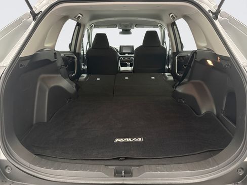 Used 2019 Toyota RAV4 LE AWD/4WD image 19