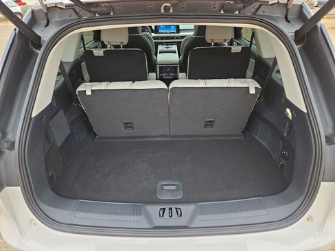 Used 2025 Lincoln Aviator Reserve w/ Luxury Package image 12