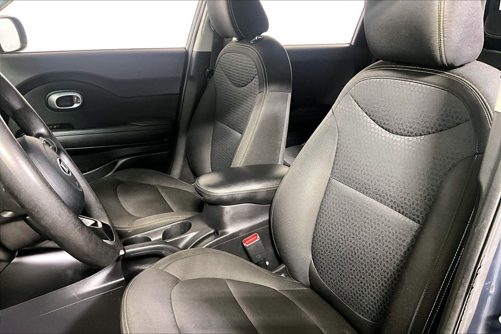 Used 2016 Kia Soul + FWD image 23