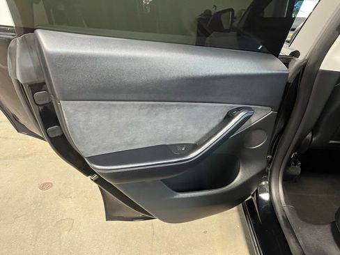 Used 2022 Tesla Model Y Long Range AWD/4WD image 19