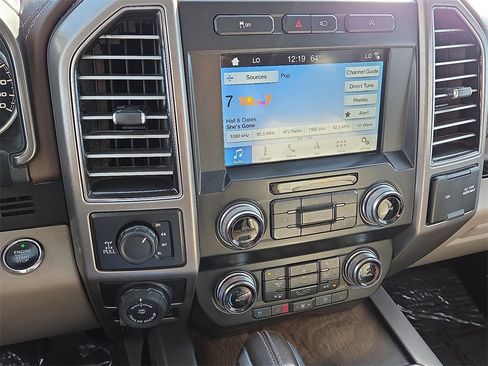 Used 2019 Ford F150 Limited w/ Trailer Tow Package image 29