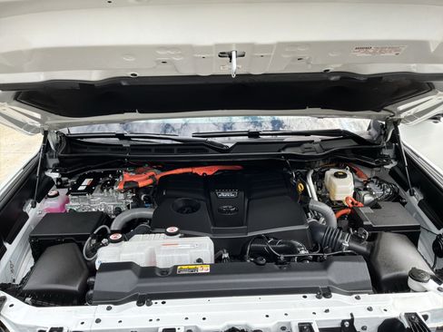 Used 2025 Toyota Sequoia Capstone AWD/4WD image 35