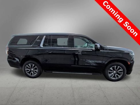 Used 2022 Chevrolet Suburban LT w/ Luxury Package image 7